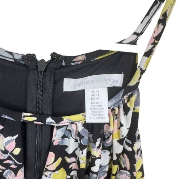 London Times Women SZ 10 Pull On Romper Jumpsuit Floral Pattern Wide Knee Legs - Picture 7 of 13
